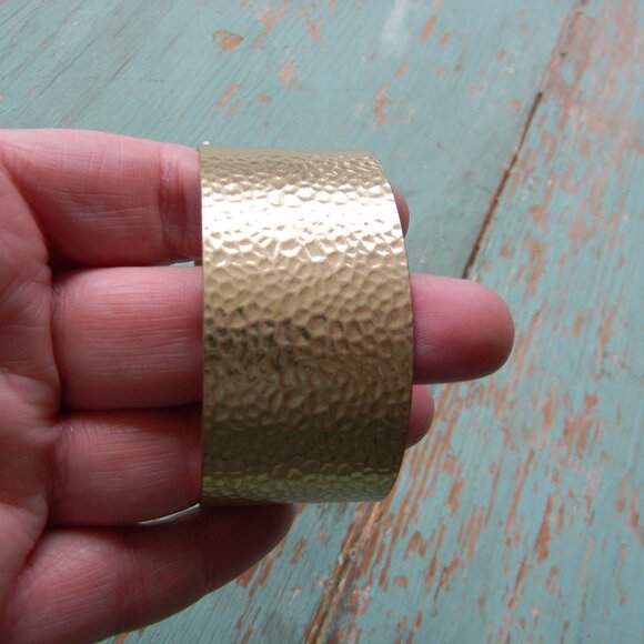 BOHO Chunky Wide Hammered Gold Tone Cuff Bangle Bracelet ONE SIZE FITS MOST - Picture 3 of 7